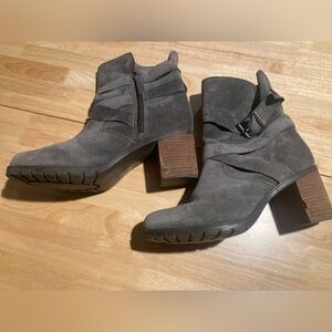 Clarks ankle boots in size 10 M with approximately a 2 1/2 inch heel